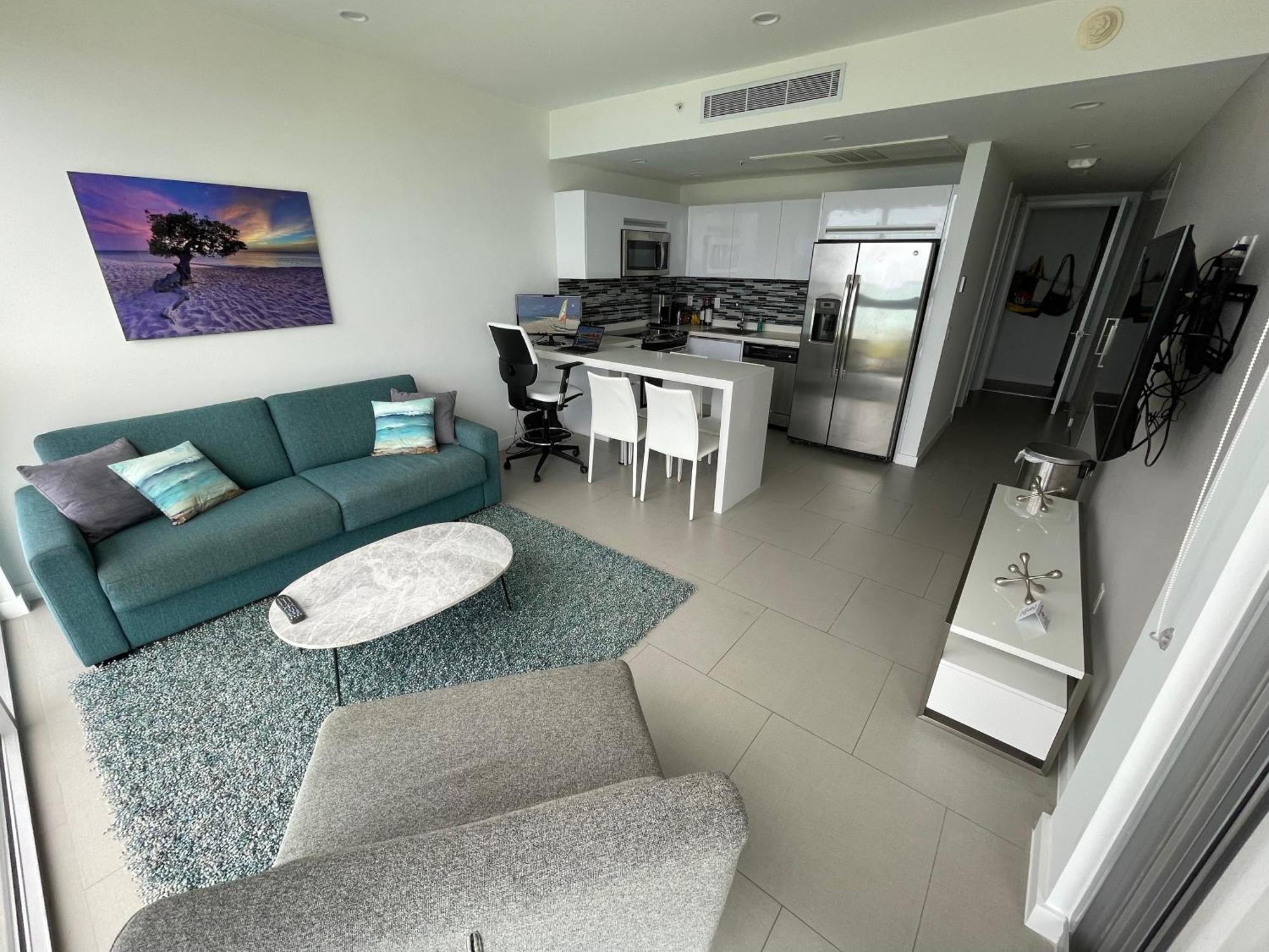Azure Beach Residences Palm Beach Exterior photo